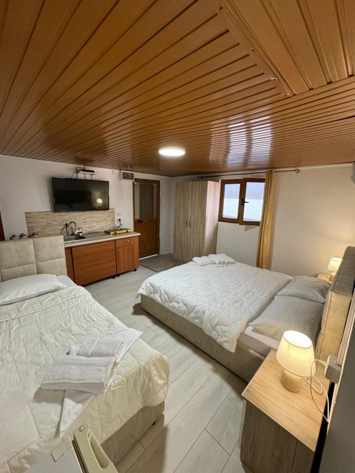 Lake Bliss Cabins Shkodër Exterior foto